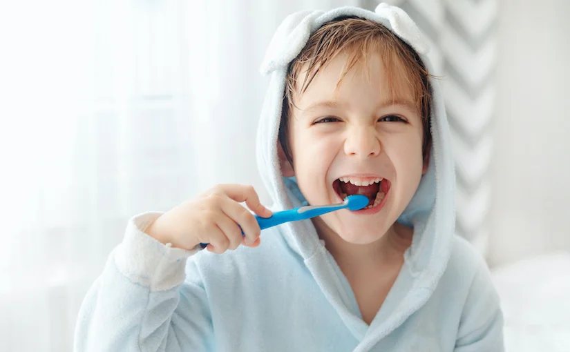 Cuidados Bucais para Crianças: Dicas de Dentistas Sobre o Uso de Escovas de Dente