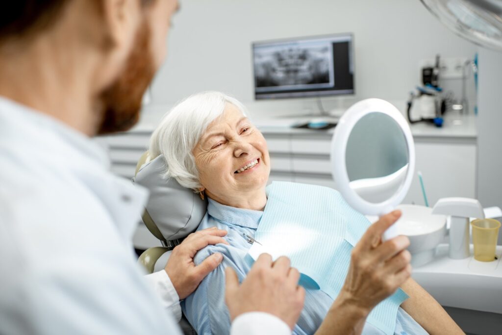 Como Escolher os Cuidados Certos para Seus Implantes Dentários