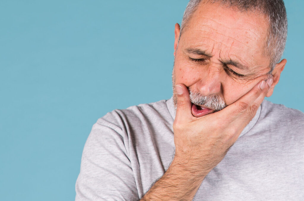 Prevenindo Infecções em Implantes Dentários com uma Rotina de Higiene Eficiente